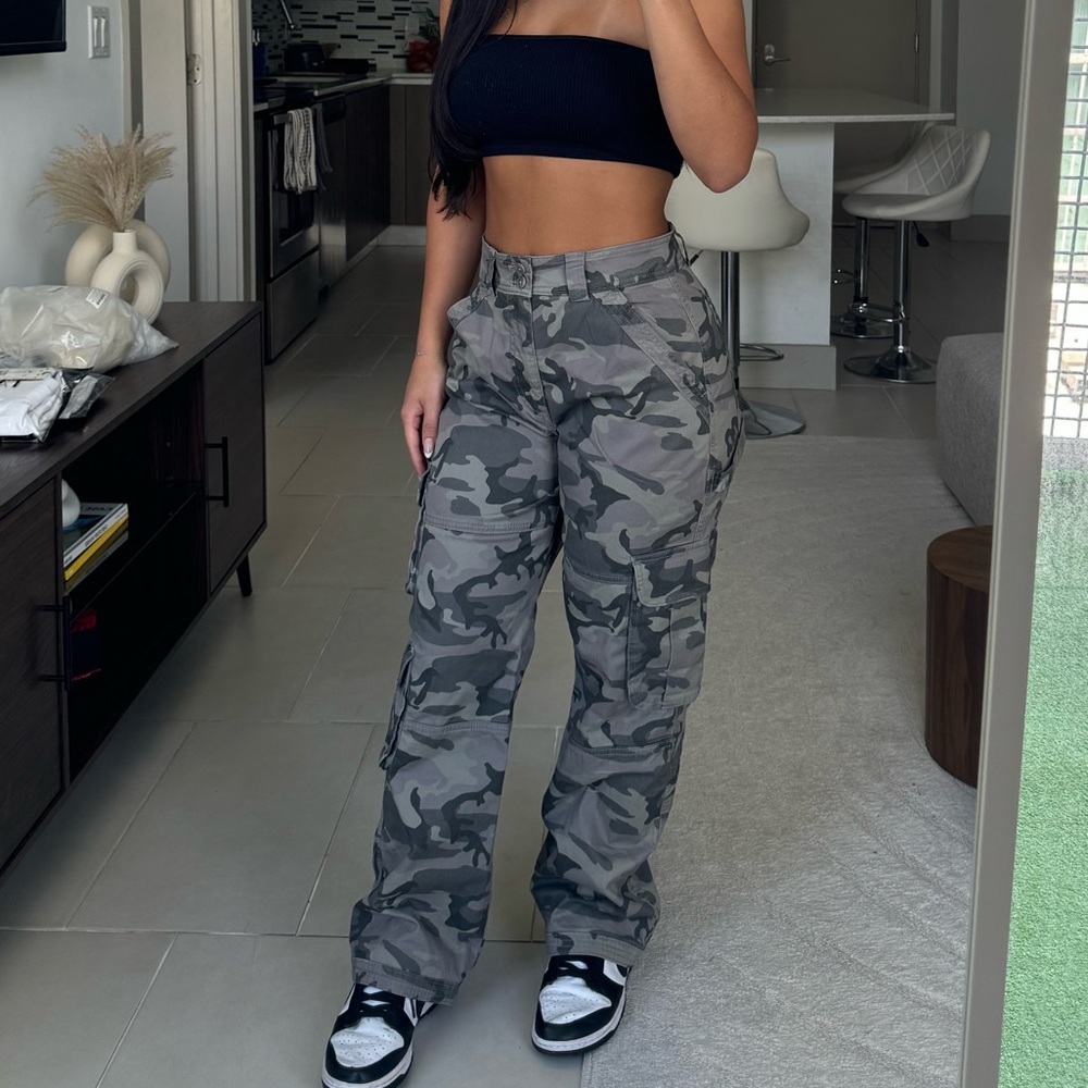 Abercrombie Curve Love Relaxed Cargo Pant - Size 26 Short